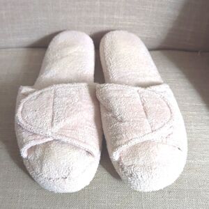 Barefoot  Dreams slippers Large (Size 9/10)